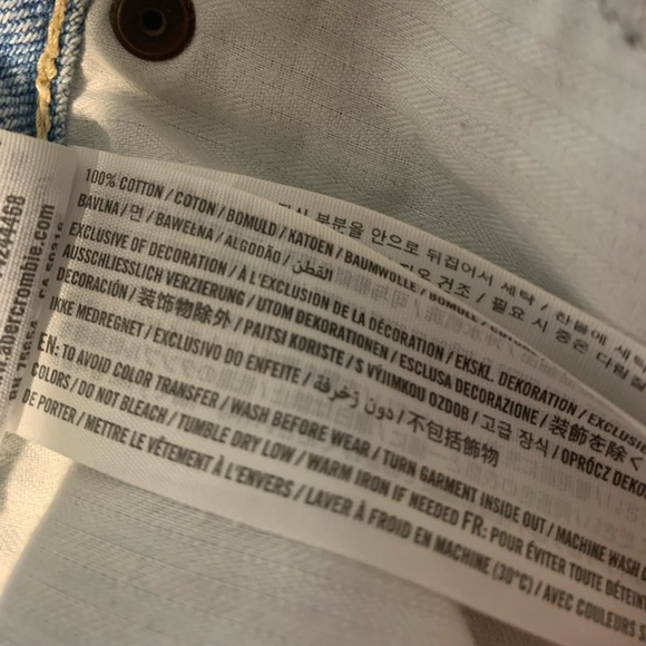 Abercrombie & Fitch Annie High rise light wash distressed denim shorts - size 27 - Picture 8 of 13